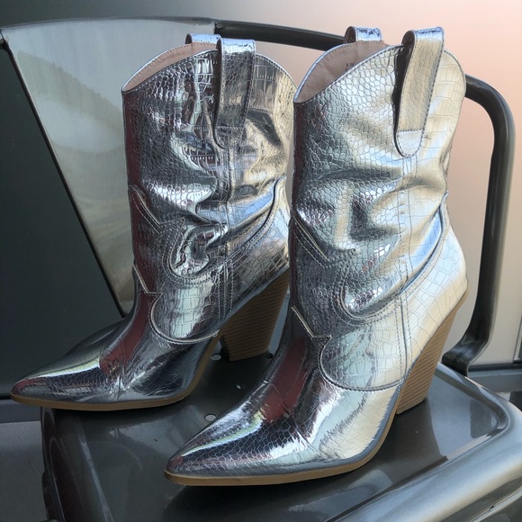 cape robbin silver boots